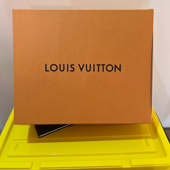 💥 SOLD 💥 LV large box, dust bag & Xmas shopping bag ONLY - Picture 2 of 6